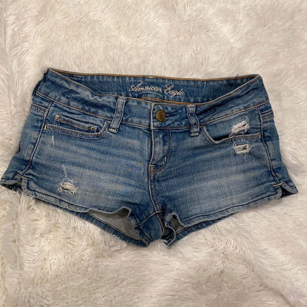 Vintage American eagle 🦅 size 4 shorts. Measurements shown in pictures.